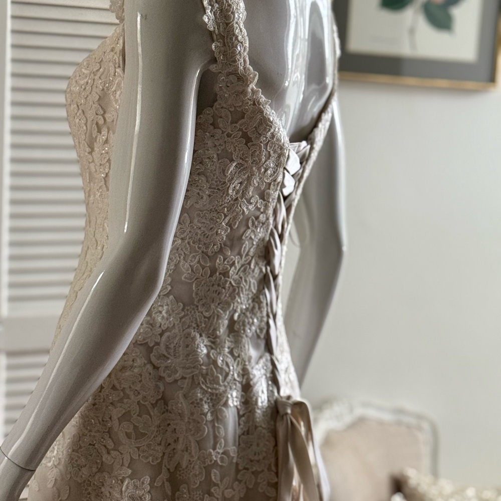 Elegant White Lace Wedding Dress - Picture 15 of 15